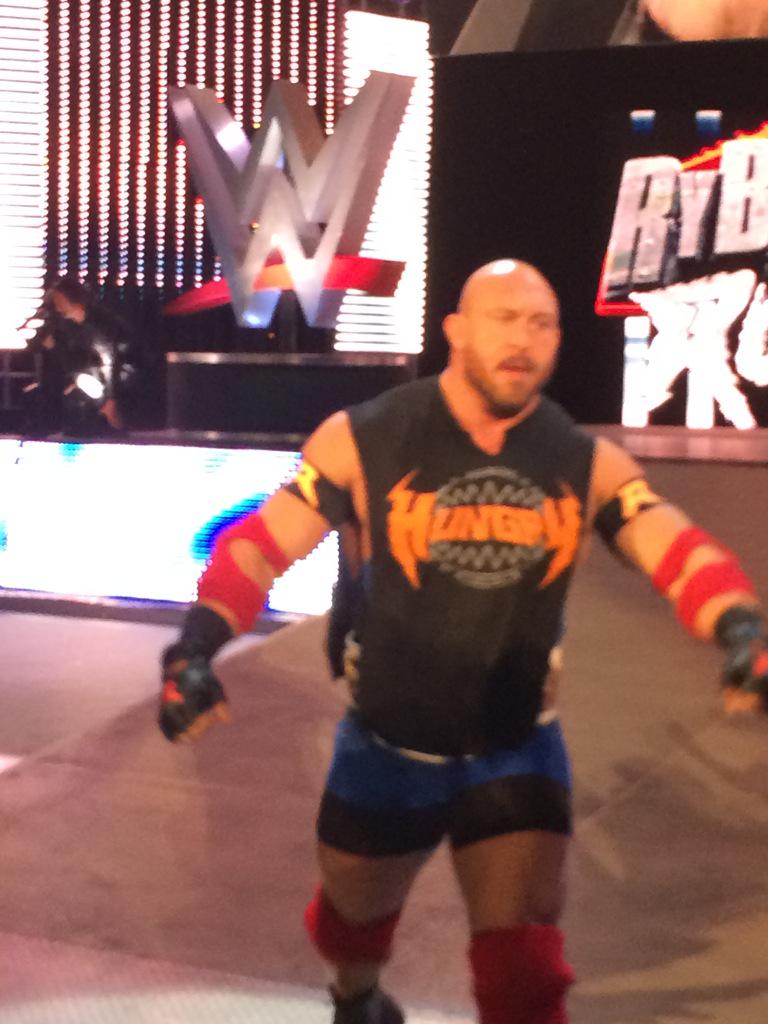 BrockLesnarGuy's tweet photo. It's Feeding Time! @Ryback22 #SmackDown #RybackVsRollins http://t.co/COVvn2hZFB