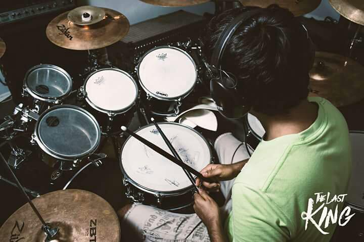 lastkingband's tweet photo. Un dia en el estudio con @eltorostudio http://t.co/TteNESPuDZ