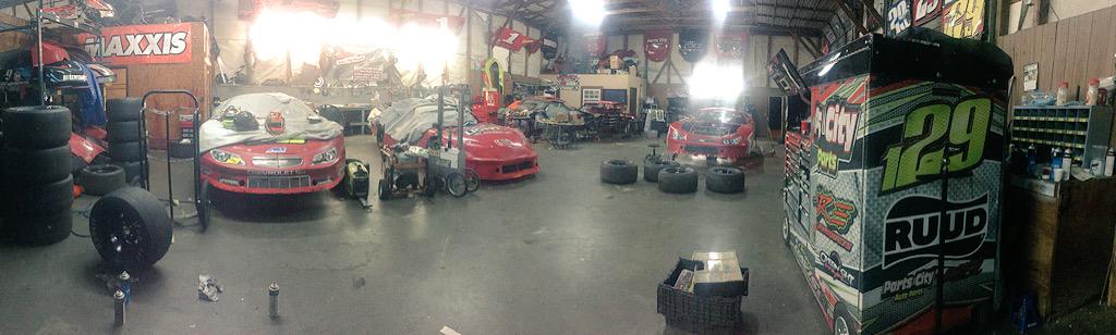 SpencerDavis_29's tweet photo. Wouldn't trade this for nothing! All alone wrenching on these beauts! #SoQuiet #MyMeditation #SDM129 #HQ http://t.co/zVkhGoP2WW