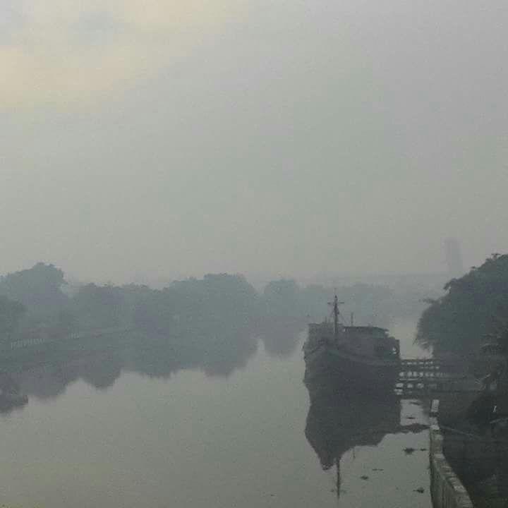 Pak <a href="/firdaus_stmt/">DR H Firdaus MT</a> ini foto di sungai siang pagi tadi #MelawanAsap #RiauHaze cc <a href="/infoPKU/">Info Pekanbaru</a>