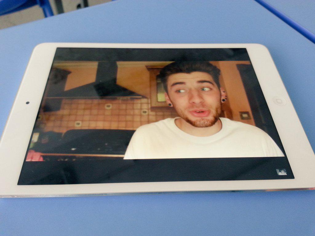 Maggie_Tsang98's tweet photo. Watching TouchDalight at school is so cool @carmiesellitto #liesivetoldmyparents #askcarmie #touchdalight #YouTube http://t.co/rbbDwak4fV
