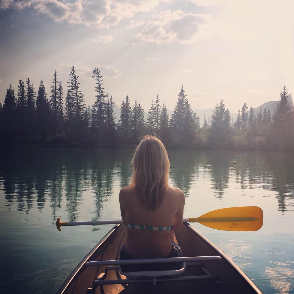 WCoastDiscover's tweet image. Paddling along the Bow River is the best way to see the mountains of #MyBanff @BanffNP @TravelAlberta @ExploreCanada