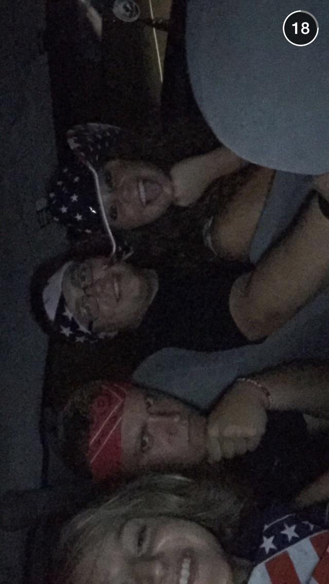 Masonl_e_'s tweet photo. Never posted this from the fourth but I love them 😋❤️ @JHolbrook606 @LynnettaRenee @AustinManis63 http://t.co/BcvGbeJzyV