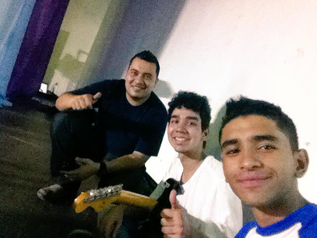 HectorAndradeJ's tweet photo. Prueba de Sonido! #1enCRISTO =) http://t.co/wKyM0OhnlS
