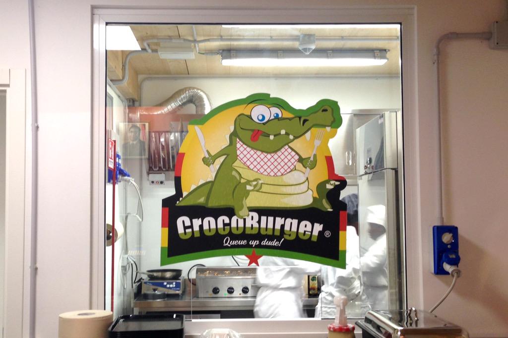 Expo2015Milano's tweet photo. Da oggi in #Expo2015 è possibile assaggiare il "Crocoburger". Ti aspettiamo al Padiglione Zimbawe! http://t.co/iA5SkaMiYD