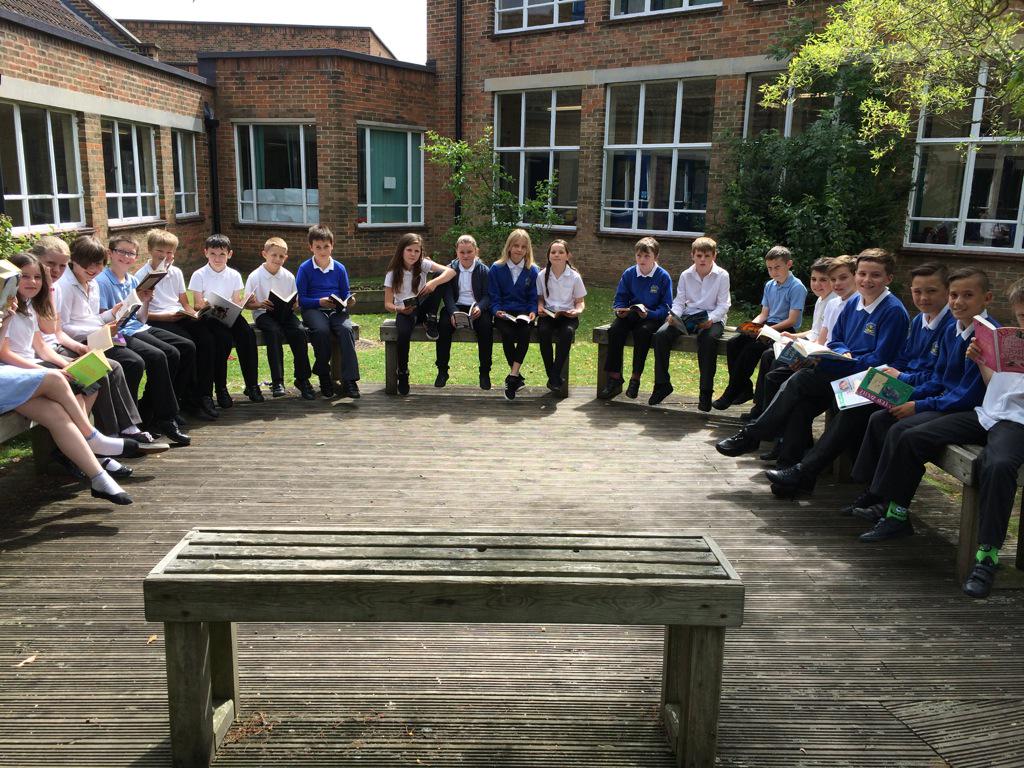 Wfieldyr6's tweet photo. #flashread 6KG enjoying a bit of reading fun in the sun! http://t.co/d4XIy7Vp7P