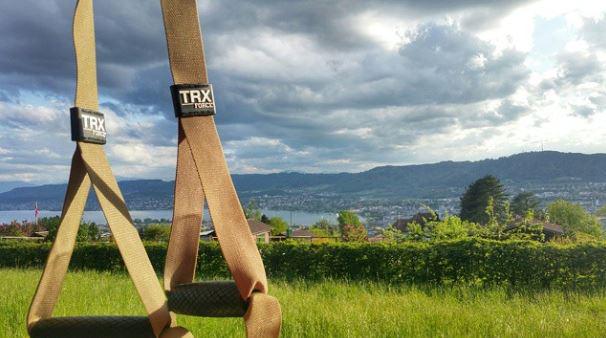 ¿Por qué encerrarte entre cuatro paredes … cuando el mundo entero puede ser tu gimnasio? trxspain.es