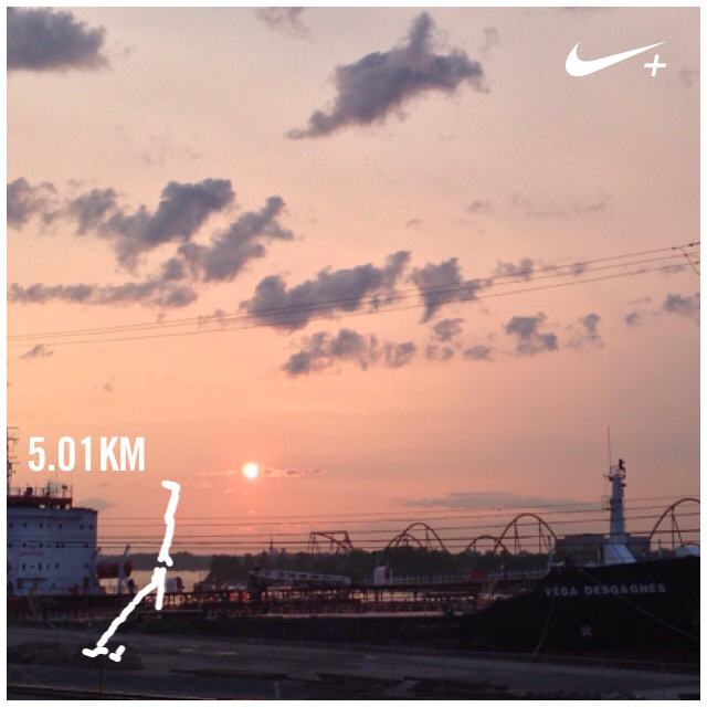 saube's tweet photo. L'aube sur Montreal BySaube again I just ran 5.01 km with Nike+. http://t.co/RNVFnnzc6g #nikeplus http://t.co/IImnR1PiNn