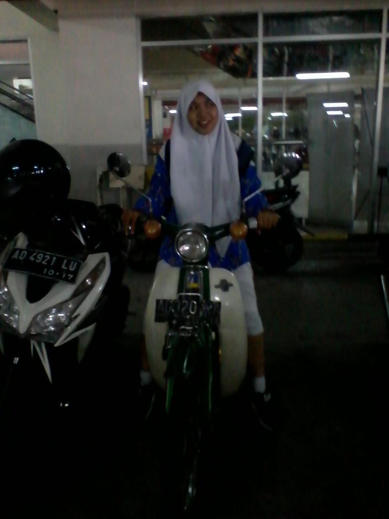Silviana979's tweet photo. @rizka313 Somflakk
@SherlyRawkAswk @ASahfani @iindahRetno http://t.co/zbHqnDq8I8