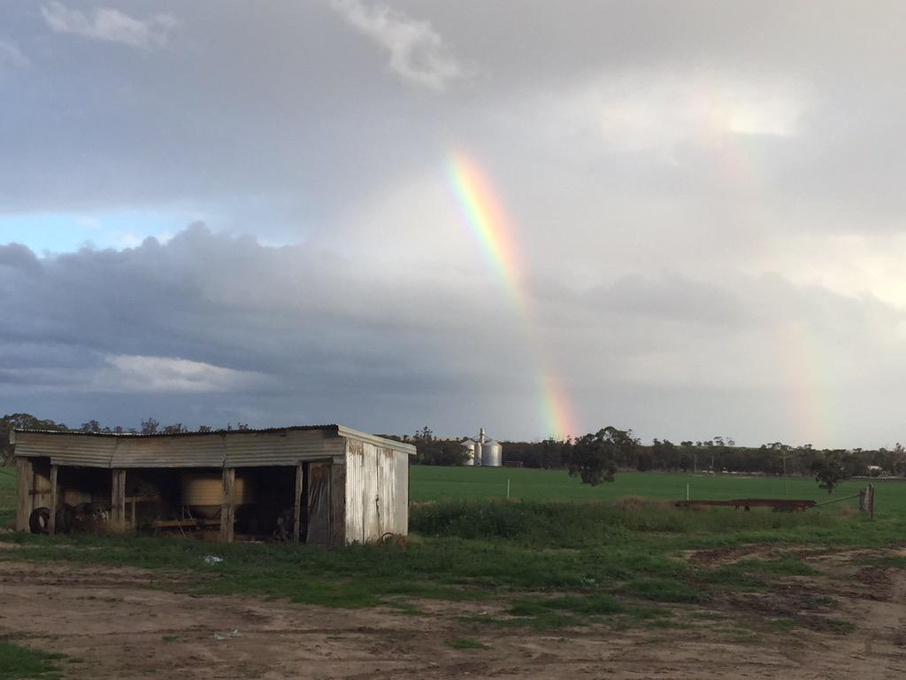 The Diapur/Yanac crop inspection yields some windscreen wiper action and a lovely rainbow!