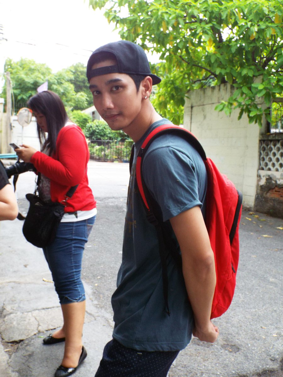 nunujang's tweet photo. @MagicSpellz2 @Macaf11_fc @mukmacaf11_fc @MacAimaf11 จิกกล้องแตกแล้วววว http://t.co/ZbR70aTY4n