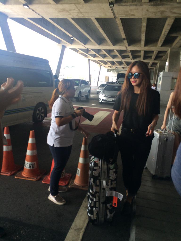 peppernamsouth's tweet image. ไม่ใส่เครดิตแม่งละ ดึกดนได้คลิป เอาแดนเซอร์คนอื่นไปก่อน คือหุ่นดีมากกกกกก โอ้ยยยยยใกล้มากบอกเลย #BIGBANGMADEinBKK