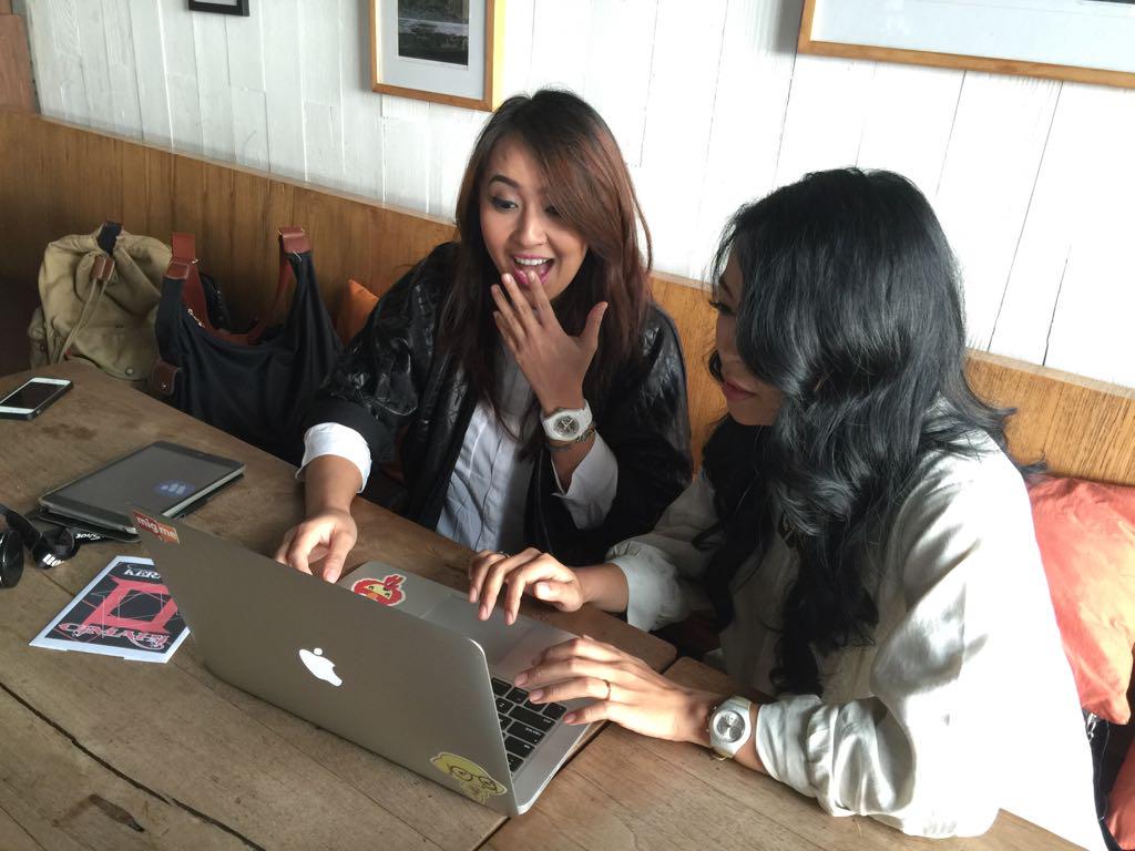 Yey <a href="/chua_kotak/">chua kotak</a> udah dtg nih buat live chat di <a href="/migme_ID/">migme Indonesia</a> ayoookkkk masuukkkkk ikutan chatting!