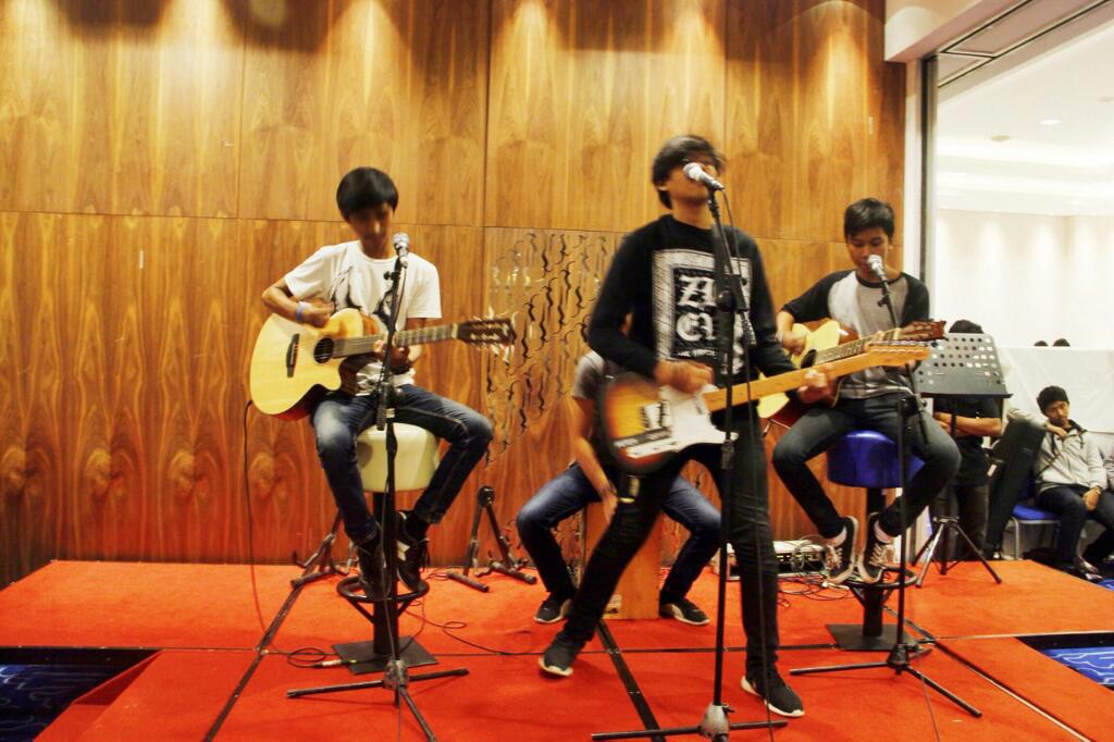 Unplugged performing from us ~