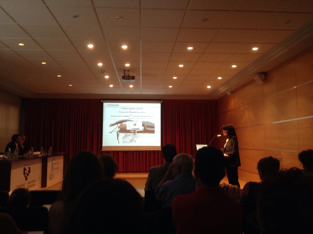 Rguz Larrad irakaslea #fisioterapia-ren gaineko tesia aurkezten.Arnas fisioterapiaren eraginkortasuna kirurgia ostean