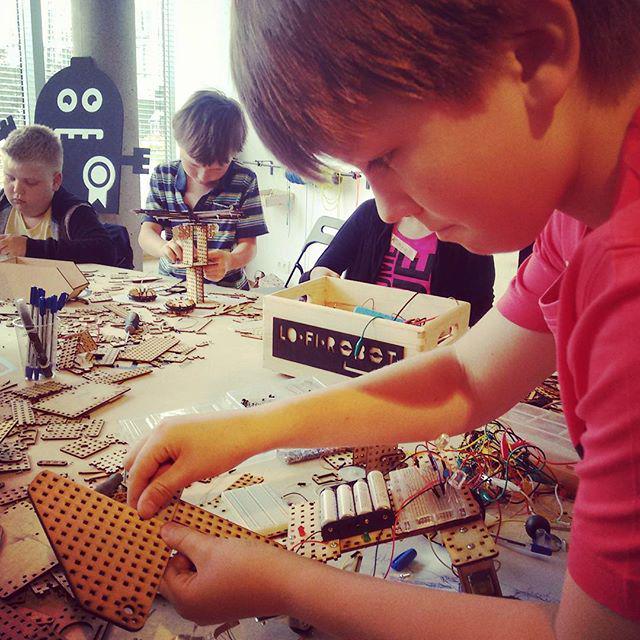 insta_arduino's tweet image. ift.tt/1J8actP - #akademiapanatechnika #lofirobot #arduino #robots by lo_fi_robo… ift.tt/1IOkqUe