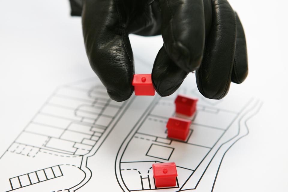 HMLandRegistry's tweet image. Protect yourself from property fraud during scams awareness month ow.ly/PnMiX #scamaware