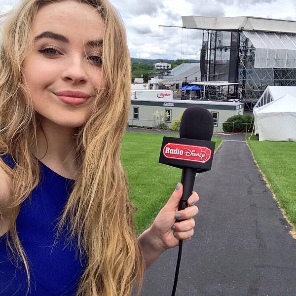 DisneyAUSInfo's tweet photo. Sabrina at the #RDSizzlinSummer with @RadioDisney #RDVIPsweepstakes http://t.co/1LToPAzyw8
