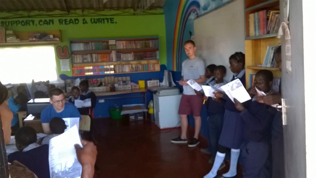 StColumbasTrips's tweet photo. SCC boys helping in lessons @robertshitima #ProjectRespond #BSHschools #kabwe http://t.co/V9ZnzckEFP