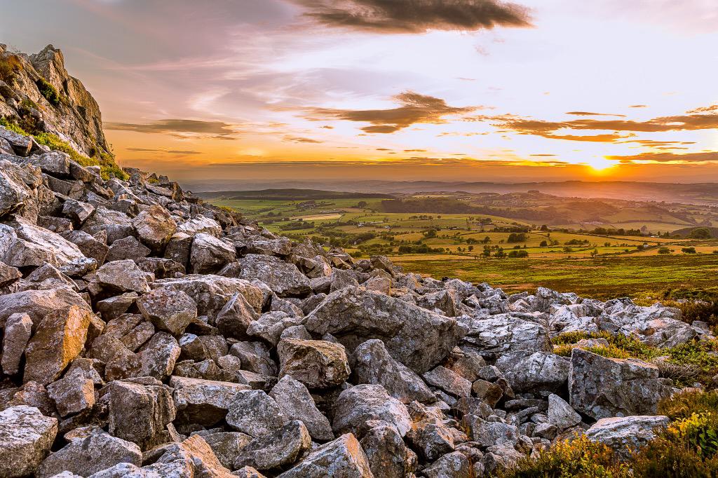 jhricketts1's tweet photo. Sunset last night - Taken from #Stiperstone #Shropshire 🌄 @ShropshireStar http://t.co/RUzyOUQWMS
