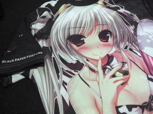 Tシャツの印刷サンプルが届きました!下が黒い絨毯で分かりづらくてすみませんー結構いい感じです!牛柄に興奮しますw 