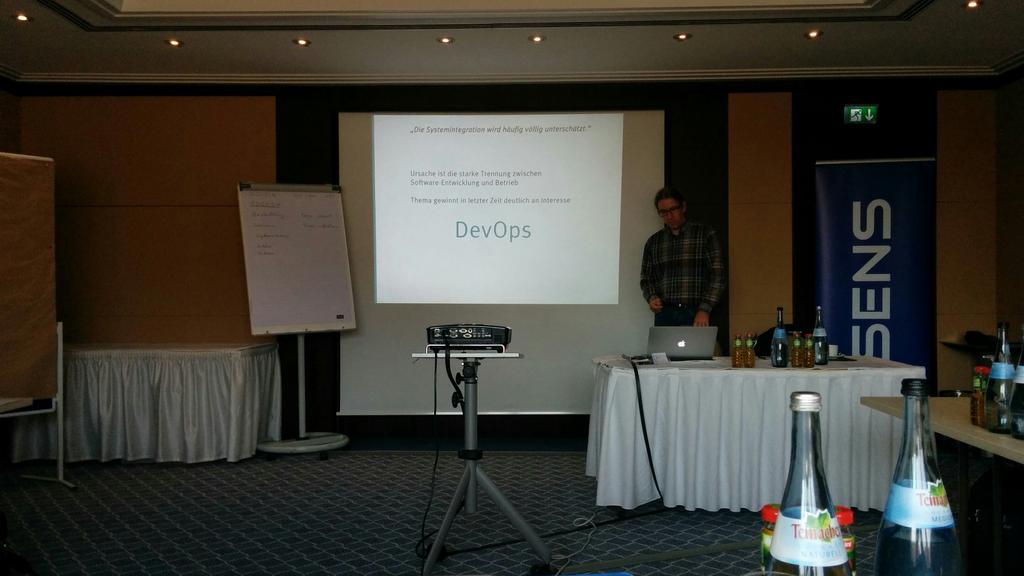 svengabel's tweet photo. #efs2015 #devops #docker interessanter Workshop mit Christian Noack http://t.co/XdhbUnbBo8