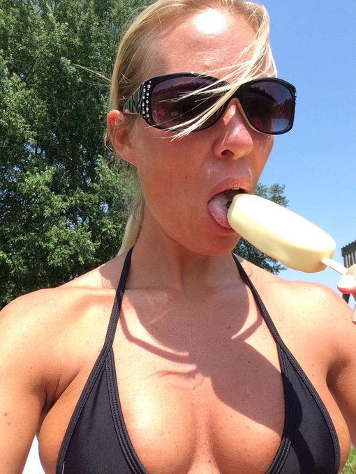 Vandaag is het weer warm ijsjes weer http://t.co/76nrqJEOm6<a href="/tag/klimpark"class="tags"><span>#klimpark</span></a><a href="/tag/duinoord"class="tags"><span>#duinoord</span></a>