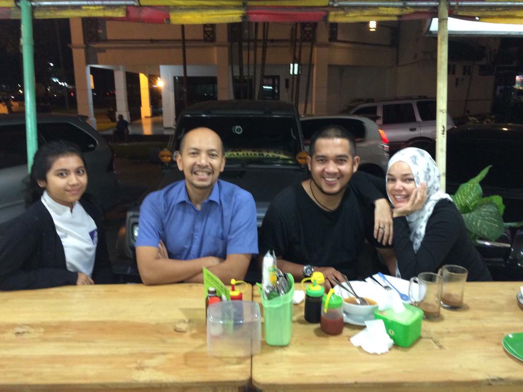 sotomie_sarodja's tweet photo. Buka puasa makan Sotomie Sarodja 100% daging sapi @Bintaro9Walk @kuliner_bintaro @Info_Bintaro @dewisandralovrs http://t.co/qoGPxEBo2A