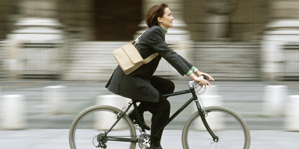 MobiliTDurable's tweet photo. Aller au travail à #vélo rendrait les cadres plus #heureux ! http://t.co/JpXvH0wmVN cc @IfopOpinion @oschneider_fub http://t.co/4rvK2AtgXt