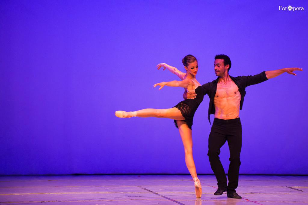 virgysweet's tweet photo. Io &amp; #amilcar in un bel teatro! :)) http://t.co/xYR5lAxp6O