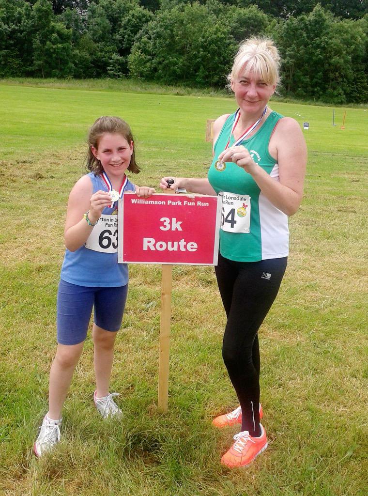 261ClubLV's tweet photo. Lovely that @BarclayViv sharing her new running skills with her daughter, how fab is this picture?! http://t.co/nCVIUEqLjH