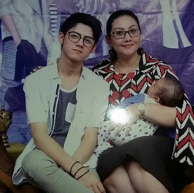 HisAlicious's tweet photo. abang sama mama eci nihh😙💋 @alysyarief @27tigeresi http://t.co/juRrrMDTMT