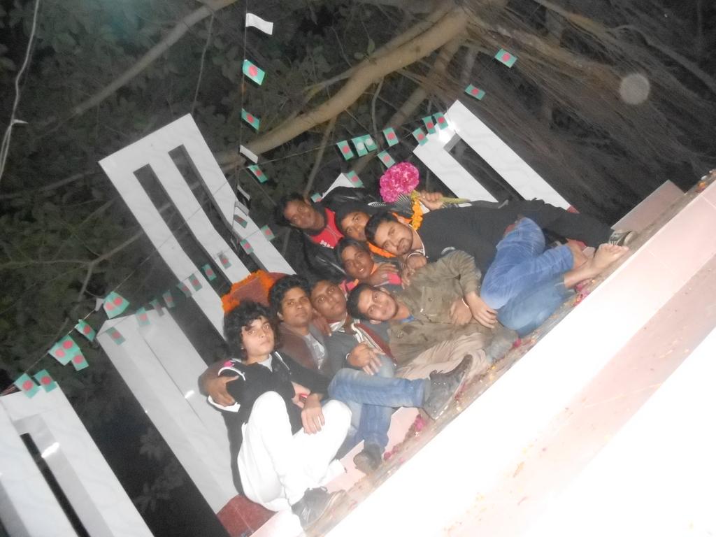 uzzol463's tweet image. me and my friend.