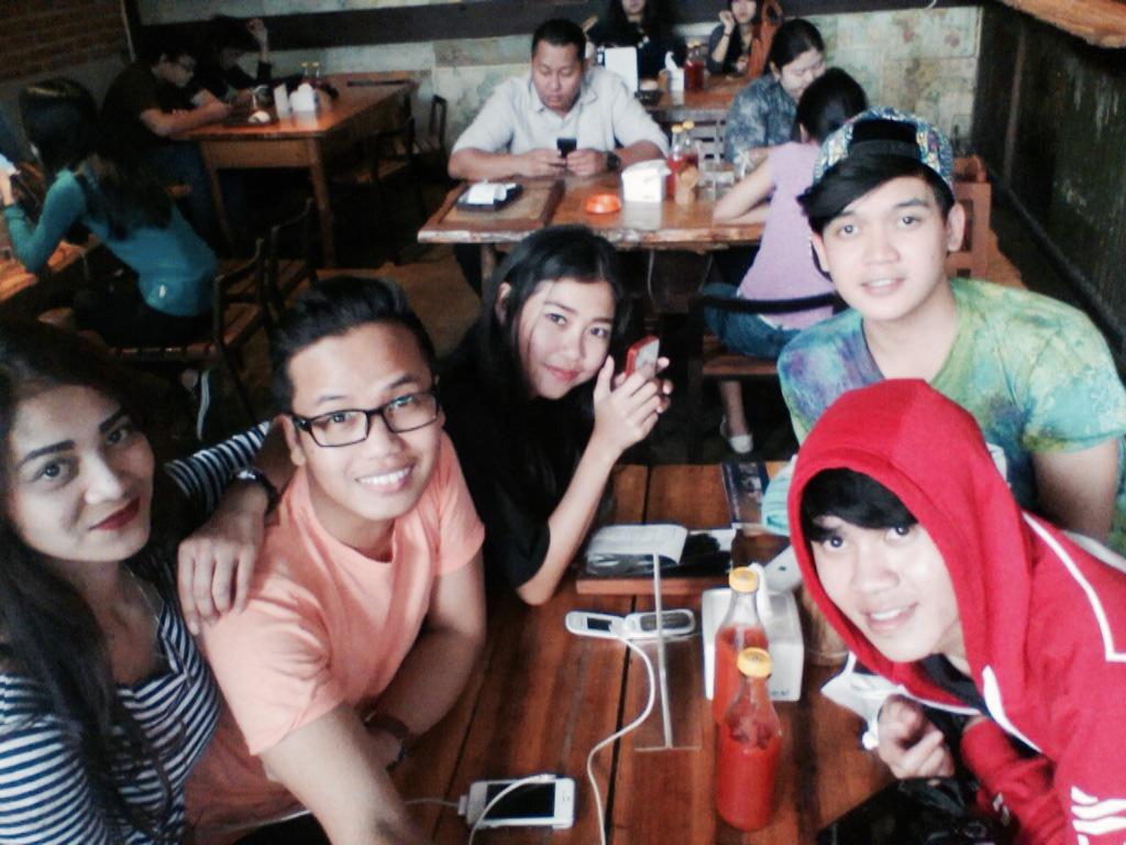 Bukber tjantik geng kutek 💅 @KARNIVOResto