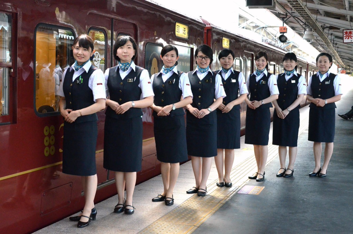 本日から観光列車「ろくもん」客室乗務員の制服にスカーフが取り入れ