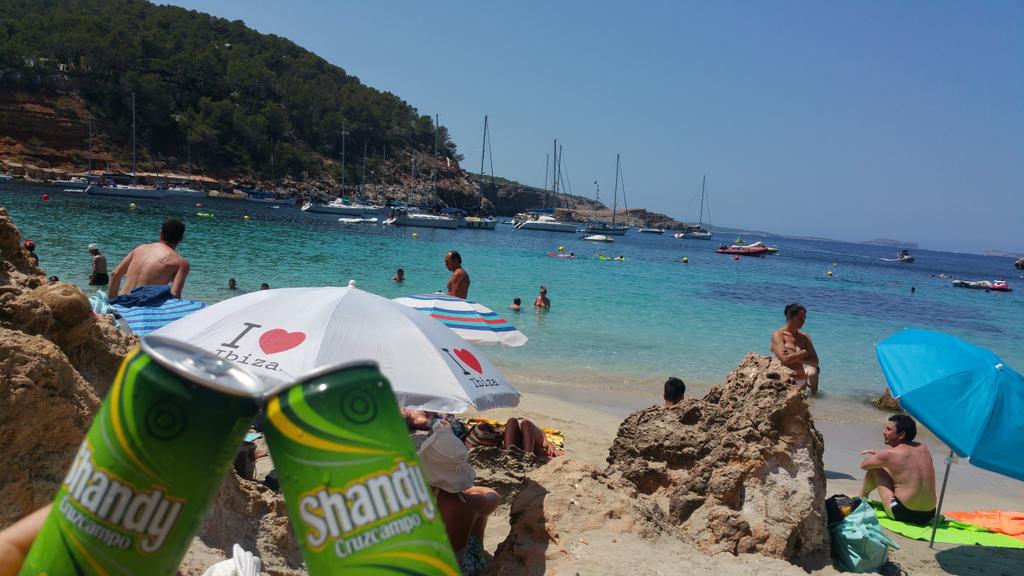 ElixabetRodr27's tweet photo. Placeres de la vida!+ #shandycruzcampocero #limon #iloveibiza #calasaladeta #ibizabeach #summer15 #latinibizate http://t.co/w5L5DQQ1kz
