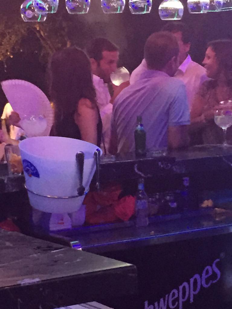 israrobledo's tweet photo. Van der vart de bar en bar...jojojo http://t.co/VwjK3LSvrg