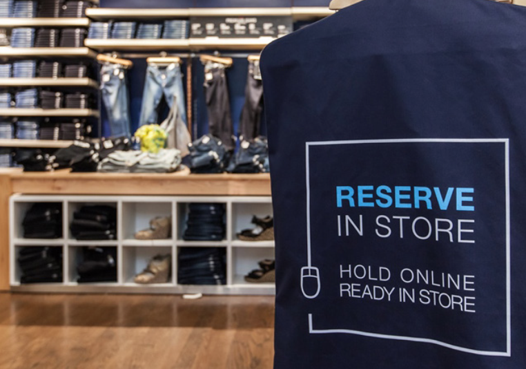 coloured_dots's tweet photo. Serendipity: Online reserveren van pashok &amp; kleding in jouw maat, offline passen. 500K reservaties bij GAP in 2 weke http://t.co/V6AHSSZCSZ”