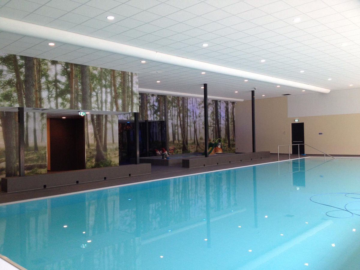 Mooi eindresultaat van het zwembad op Landal Greenpark de Vers in Overloon. Glas, schilderwerk &amp; wandafwerking. #werk