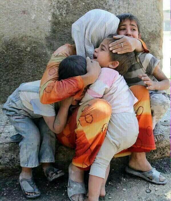 aali_oman2014's tweet photo. عندما يجتمع الخوف والألم و الفقر في وقت واحد فالضحيه هما الأطفال 
يارب احرسهم بعنايتك ،، http://t.co/6vGBMw0hvO