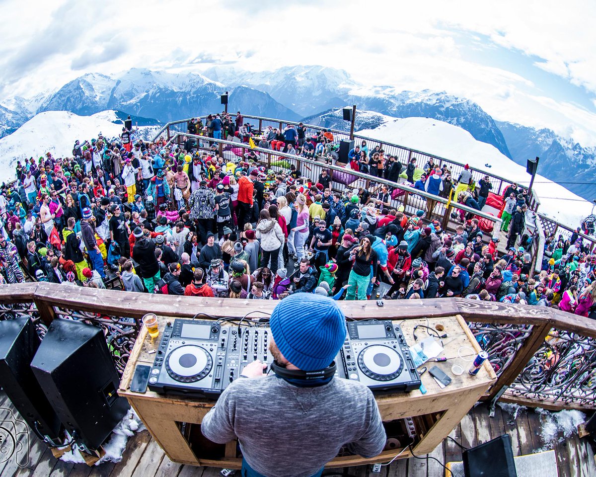 Snowboxx's tweet photo. Every Friday Should be a Folie Friday #LaFolieDouce #Snowboxx
🍻🎵🎉 http://t.co/nn4bXVJAXR