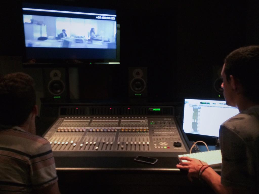 DemaNSAvui's tweet image. Nosaltres encara no estem de vacances i seguim amb la mescla de so a l'estudi! Quines ganes de veure-ho acabat!✌🏼️🎶