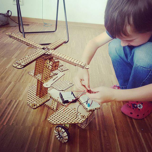 insta_arduino's tweet image. ift.tt/1D5bbbT - #lofirobot #akademiapanatechnika #diy #robot #arduino by lo_fi_… ift.tt/1TpRftJ