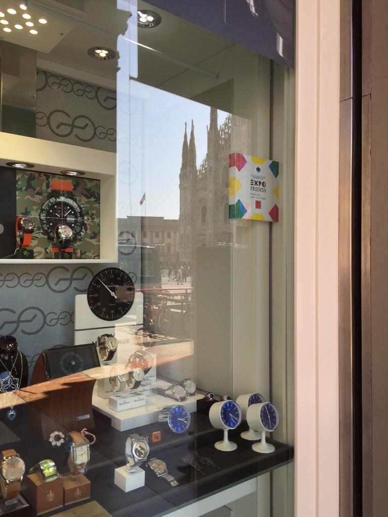 Expo_Friends's tweet photo. Tantissimi #ExpoFriends continuano a colorare #Milano! Trova quello più vicini a te con @RobinGoodsApp! #Expo2015 http://t.co/RBtPVtQhPh