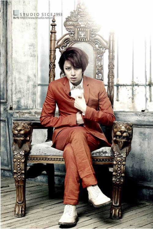 HAPPY BIRTHDAY KIM HEECHUL. Just be pretty, stay healthy and make ELF laugh a lot. 