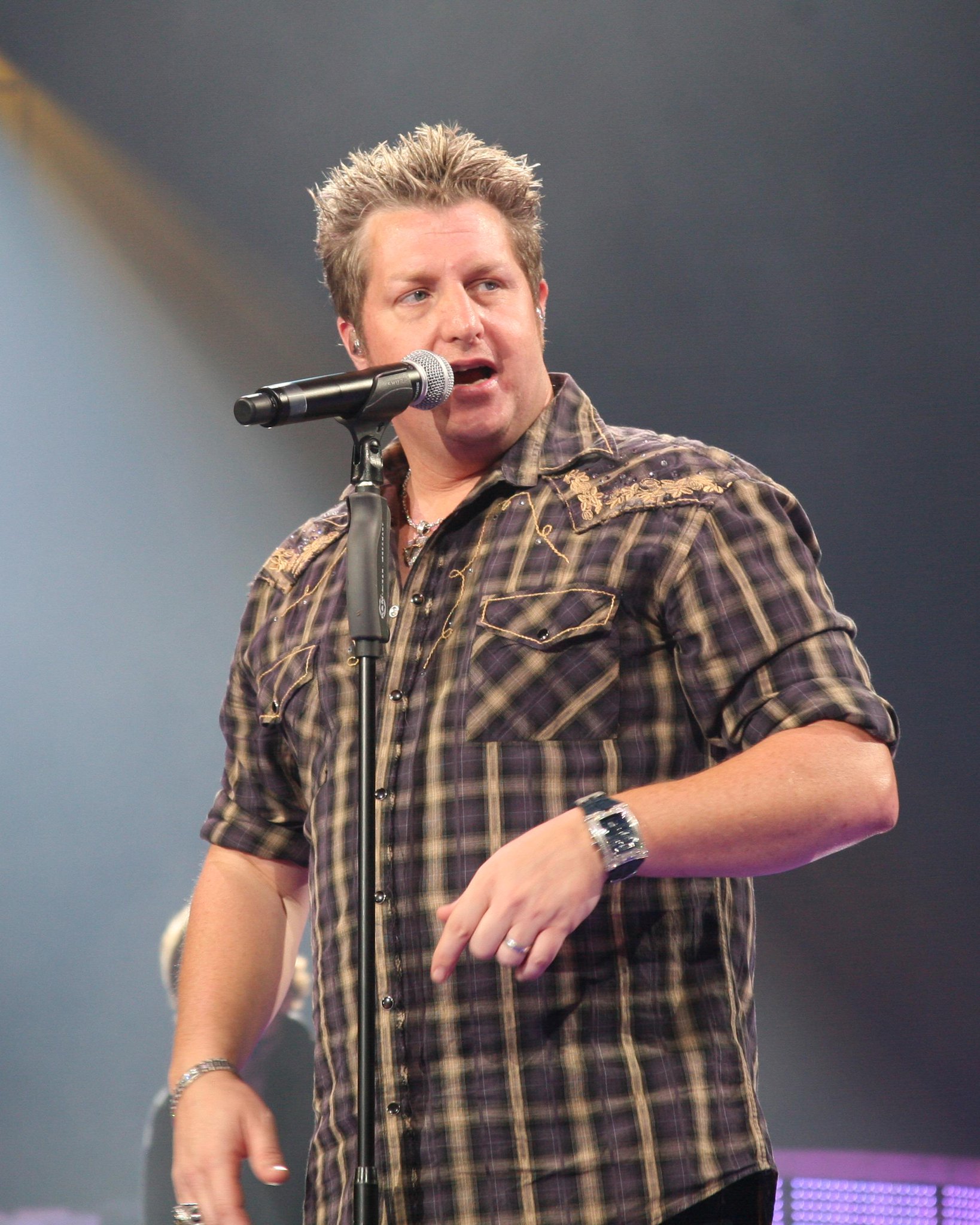 Wishing a Happy Birthday to Gary Levox of We hope to see you at again soon! 