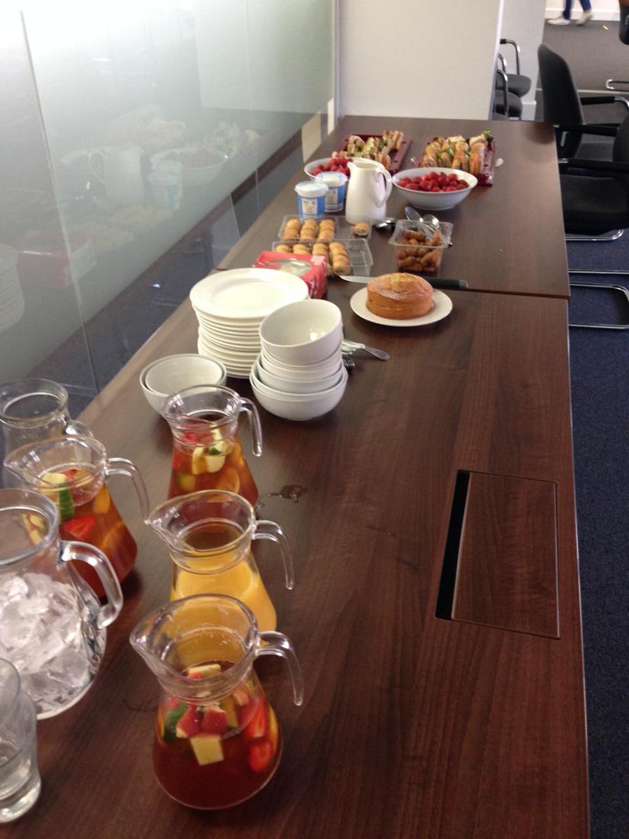 NatashaPPA's tweet photo. Team @PPA_Live enjoying Wimbledon Friday #reclaimyourlunchbreak http://t.co/Fu06sFp8x3