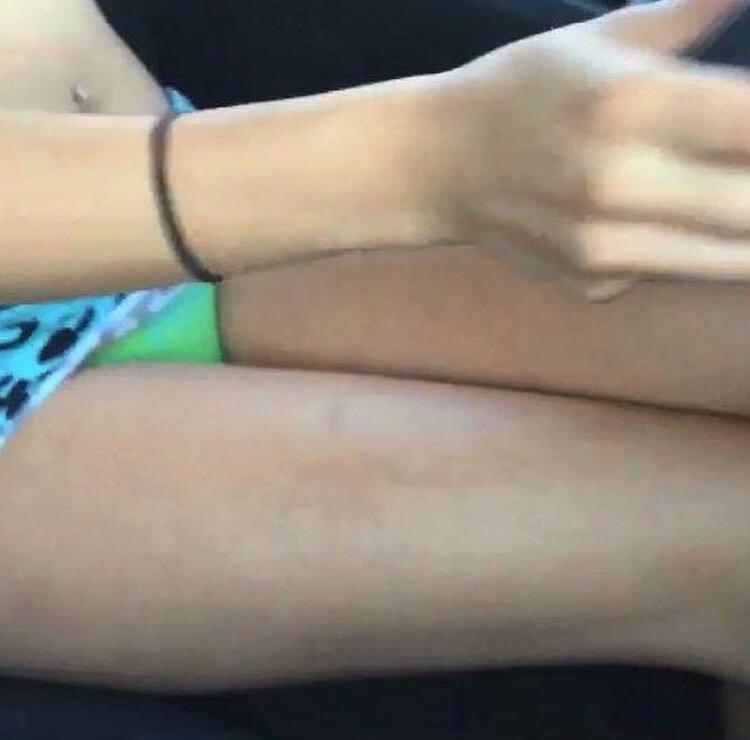 GirlslegsIncars's tweet photo. #RealGirlsLegsInCars #Hot #Skirt #Legs #Sexy #BellybuttonRing #BareStomach #NotSureWhatsGoingOnHereButILikeIt http://t.co/6CHpgVzmU3