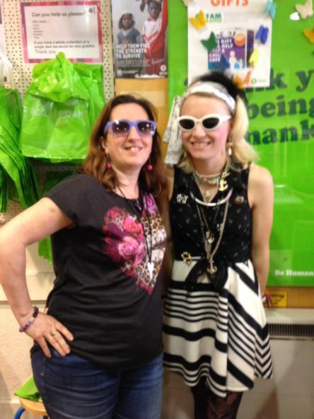 DeliaCazzato's tweet photo. Ooh stylish #volunteers at @OxfamPinner #fabshades #retro # summer #thinkfairtrade http://t.co/Yv24zZwLjF