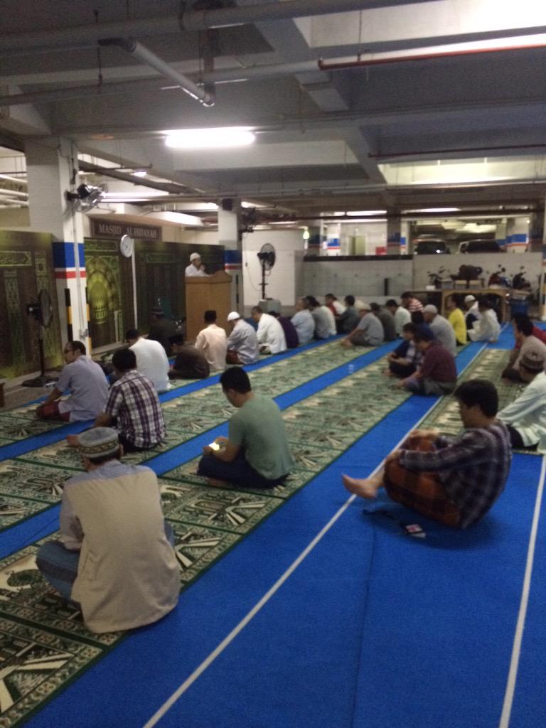 GreenPramukaQ's tweet photo. Suasana ceramah dan sholat Tarawih malam ke-24 di Masjid Al-Hidayah #greenpramuka http://t.co/bZTPrZcPkO